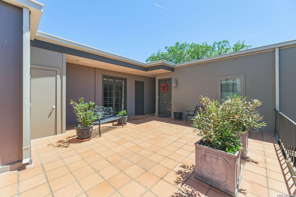 Photo of 7711 BROADWAY 20B #20B, San Antonio, TX 78209 (MLS # 1955753)