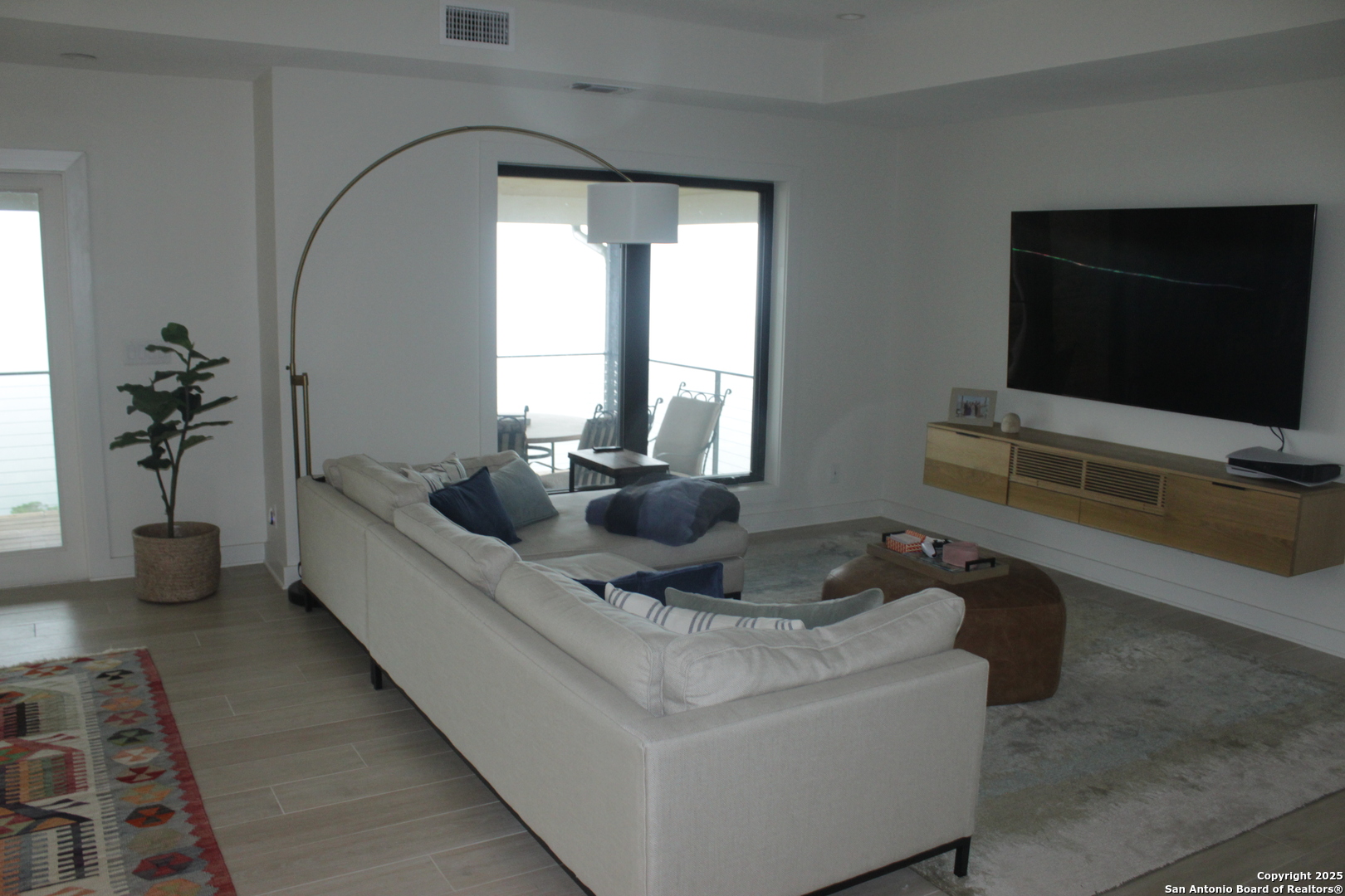 47 N Valley Vista