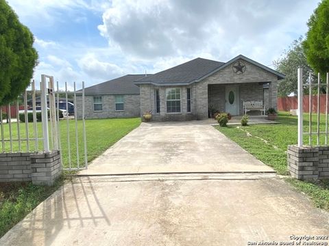 A home in Floresville