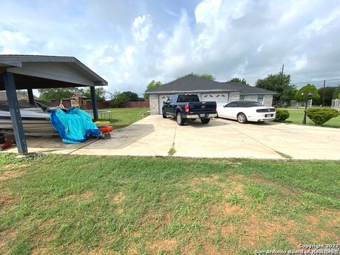 A home in Floresville