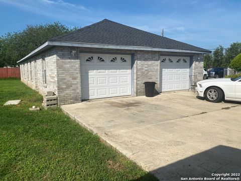 A home in Floresville