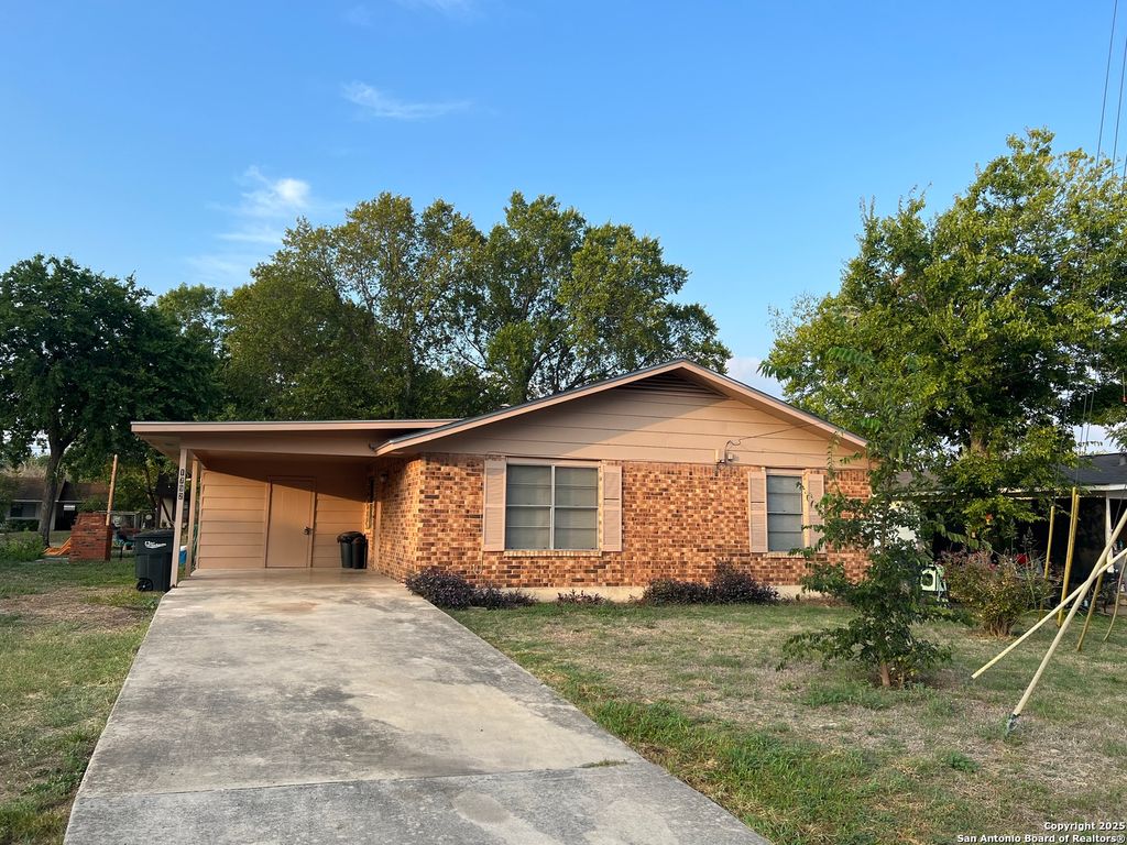 Photo of 1792 Kuehler Ave, New Braunfels, TX 78130 (MLS # 1928244)