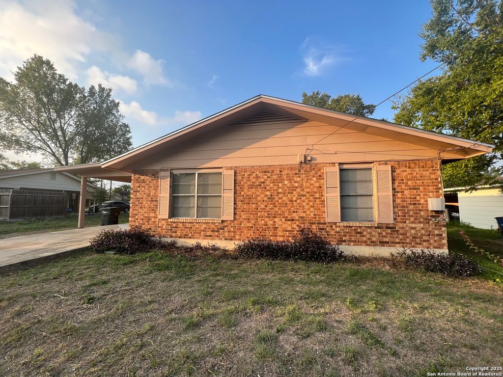 Photo of 1792 Kuehler Ave, New Braunfels, TX 78130 (MLS # 1928244)