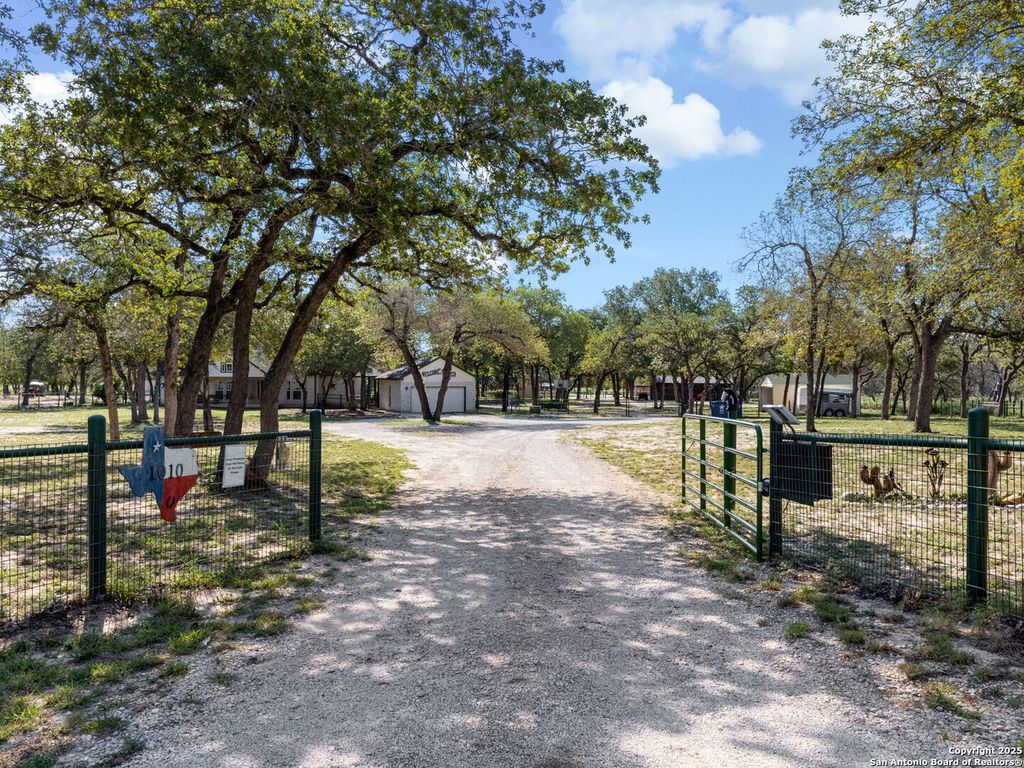 Photo of 1010 Wild Flower, Floresville, TX 78114 (MLS # 1906965)