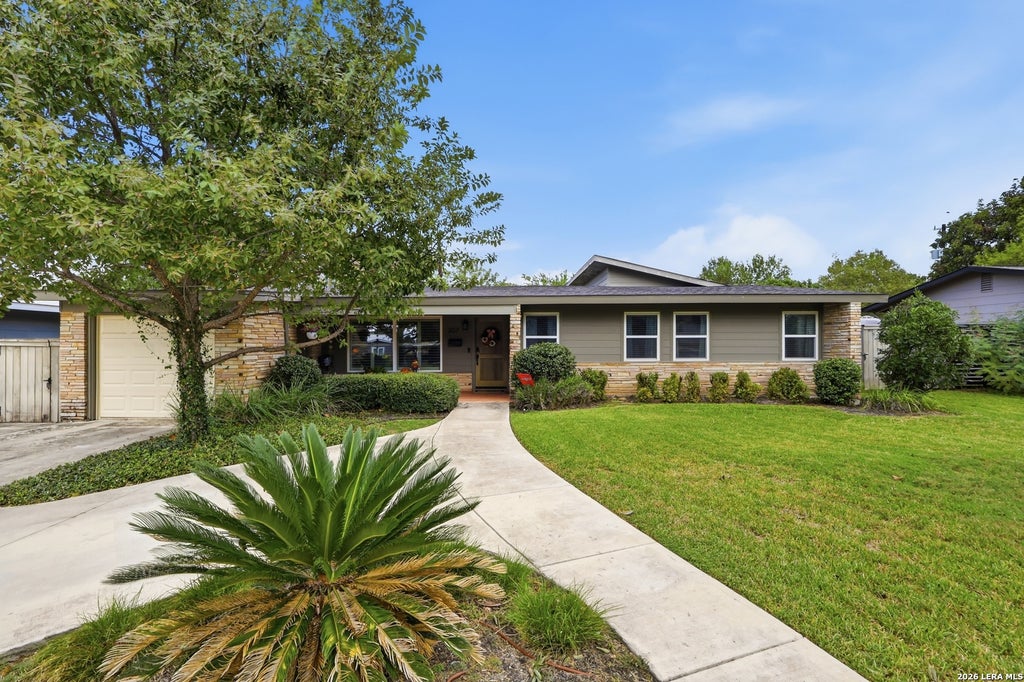 Photo of 307 CALUMET PL, San Antonio, TX 78209 (MLS # 2023593)