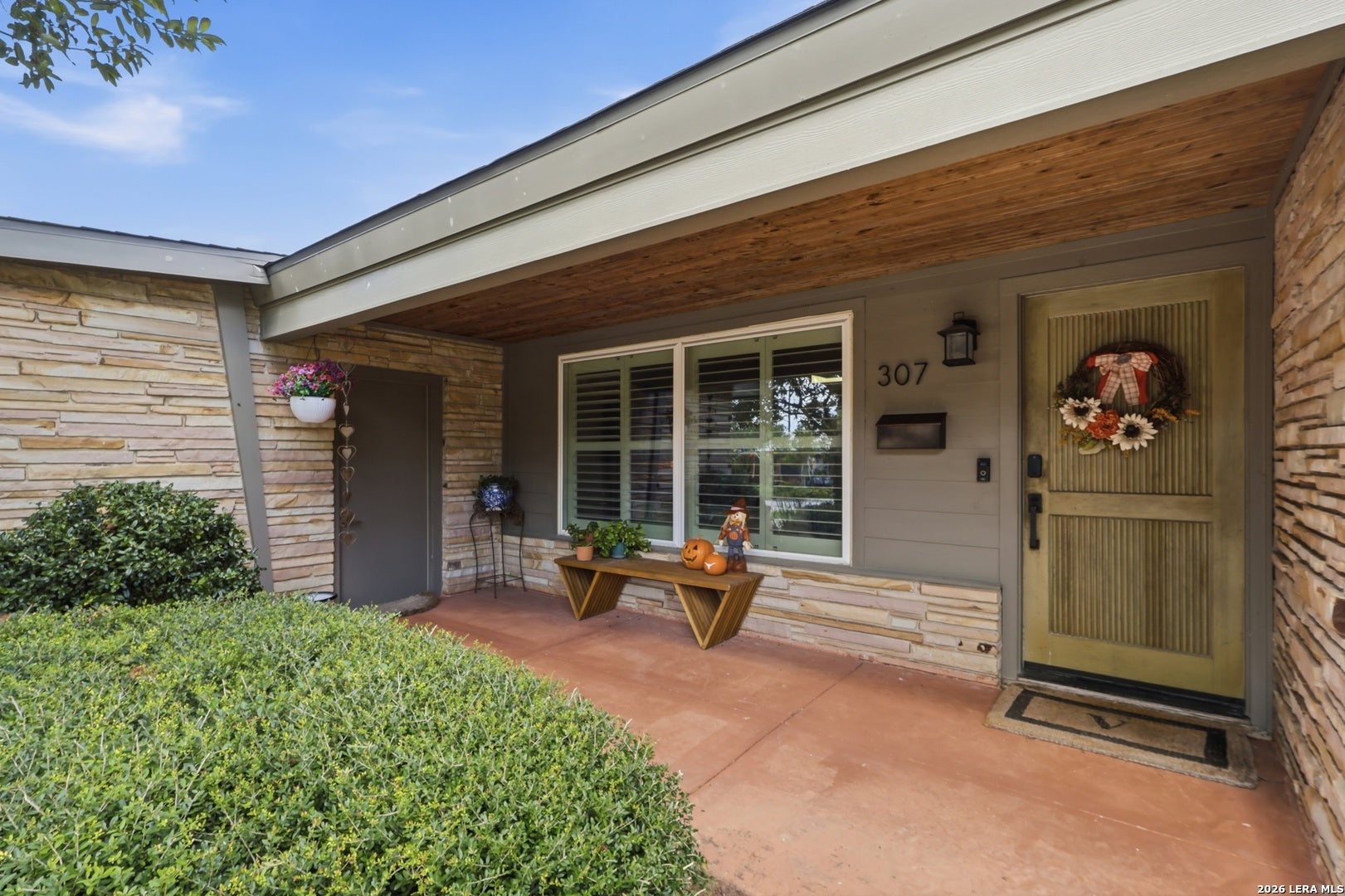 307 CALUMET PL