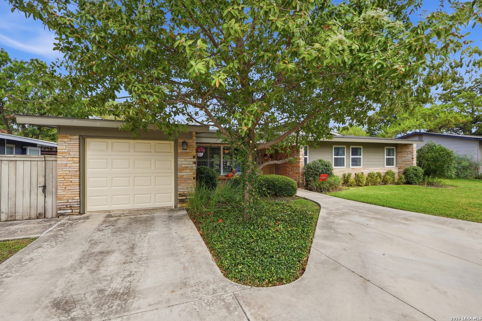 307 CALUMET PL