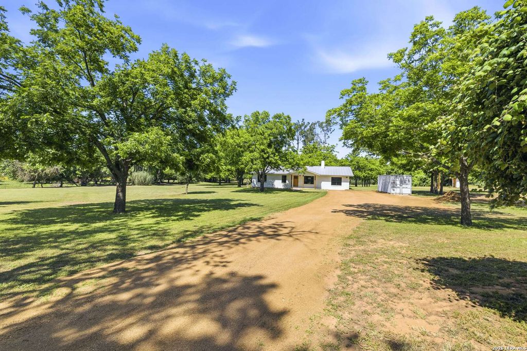 Photo of 125 W Lower Crabapple Rd, Fredericksburg, TX 78624 (MLS # 1969888)