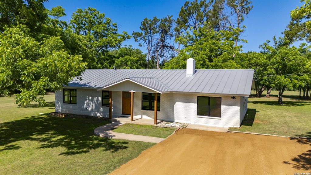 Photo of 125 W Lower Crabapple Rd, Fredericksburg, TX 78624 (MLS # 1969888)