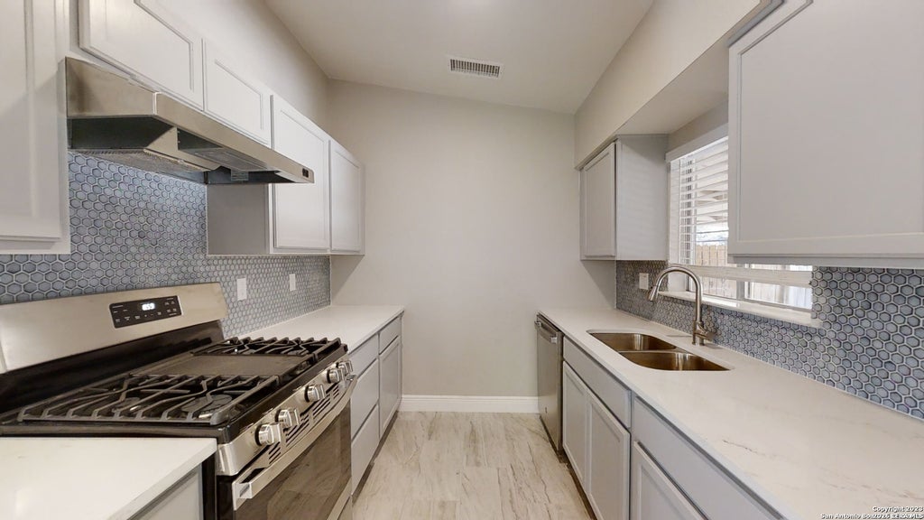 Photo of 9643 South Bend, San Antonio, TX 78250 (MLS # 2016215)