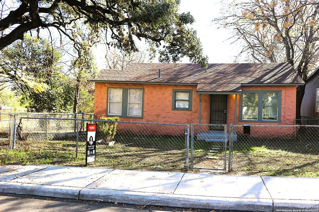 Photo of 718 POINSETTIA, San Antonio, TX 78202 (MLS # 1929705)