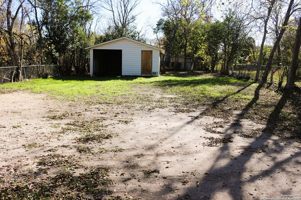 Photo of 718 POINSETTIA, San Antonio, TX 78202 (MLS # 1929705)