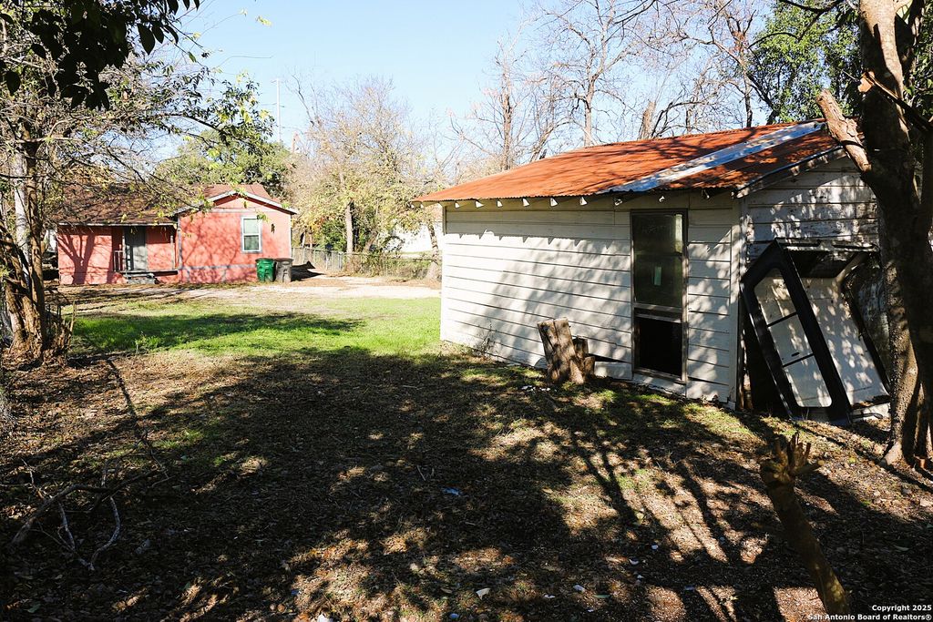 Photo of 718 POINSETTIA, San Antonio, TX 78202 (MLS # 1929705)