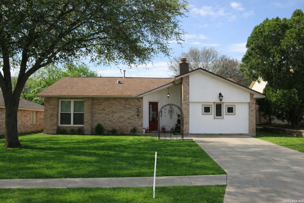 Photo of 7911 Forest Cabin, Live Oak, TX 78233 (MLS # 1946592)