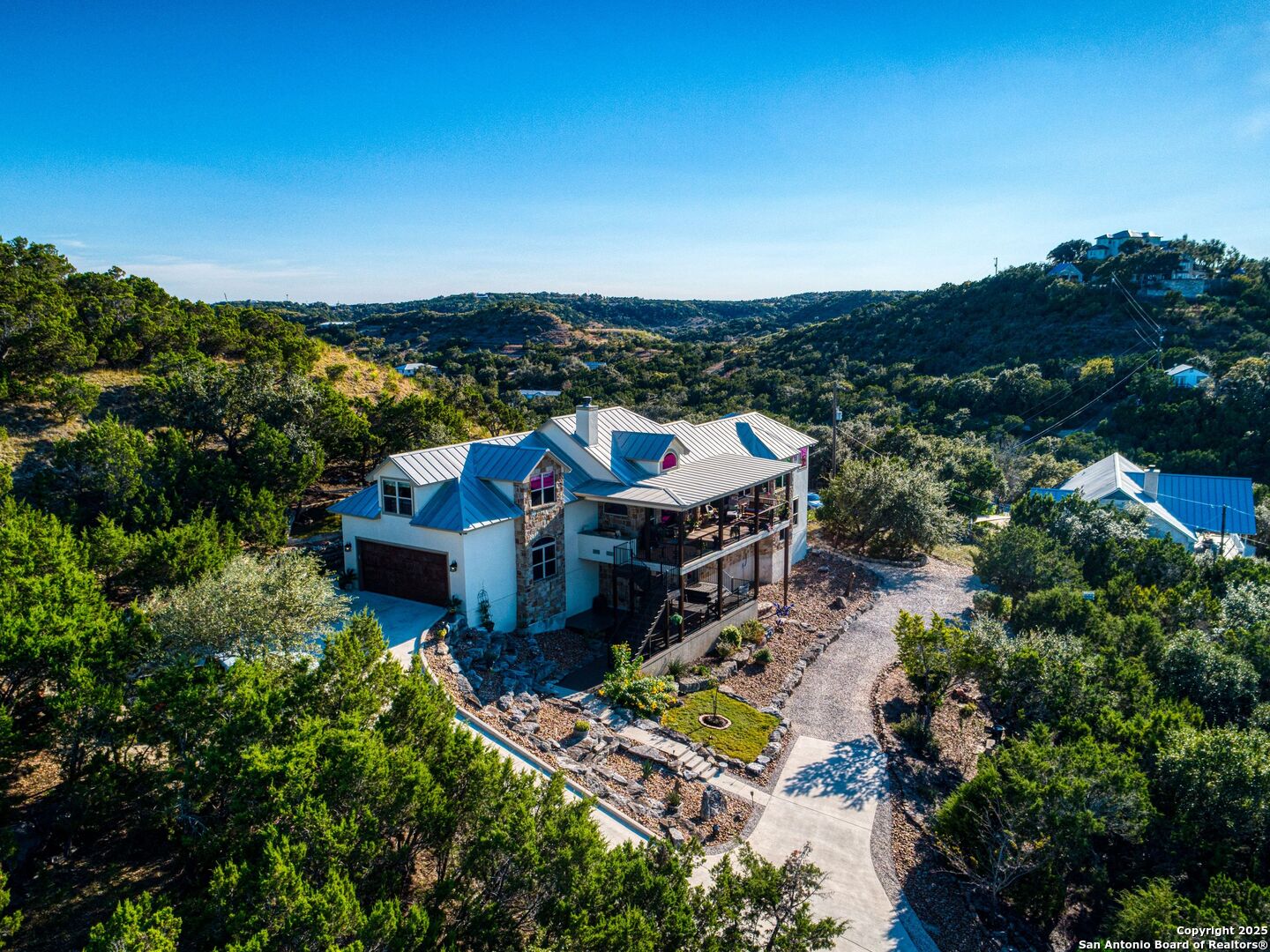 768 COLLEEN DR