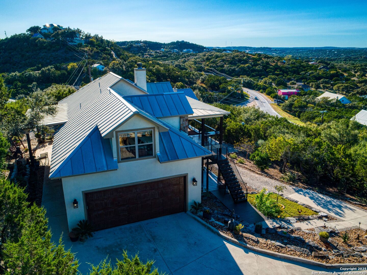 768 COLLEEN DR
