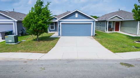 Photo for 12923 LINKS BCH, San Antonio, TX 78221 (MLS # 1861255)
