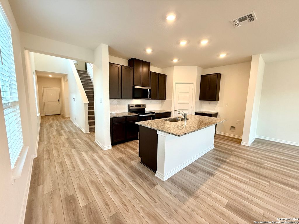 Photo of 433 Panther, Seguin, TX 78155 (MLS # 1895249)