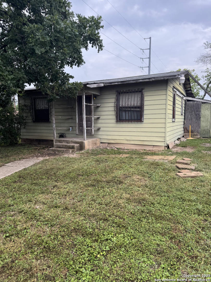 1102 Jewett