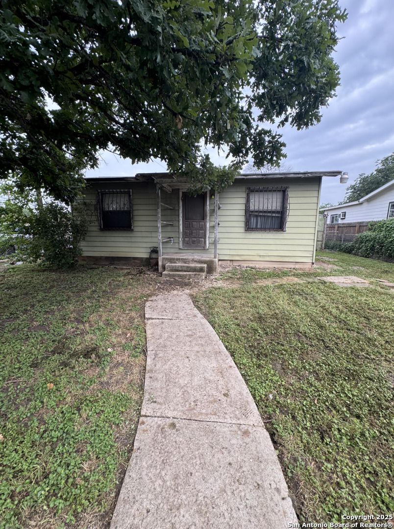 1102 Jewett