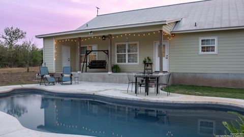 A home in Hondo