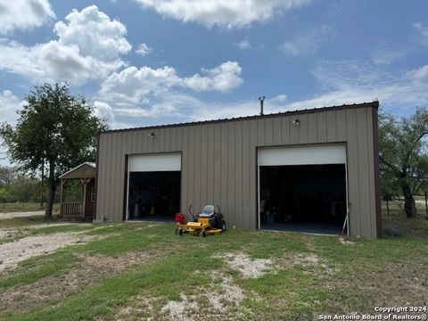 A home in Hondo