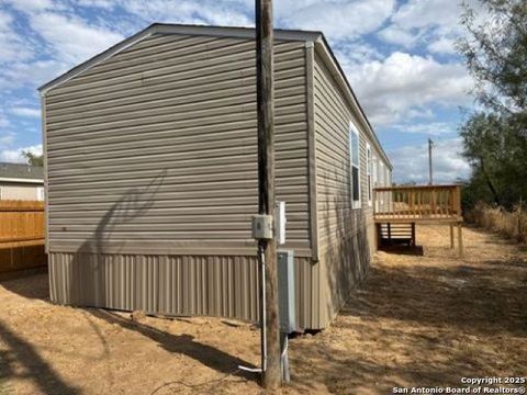 A home in Cotulla