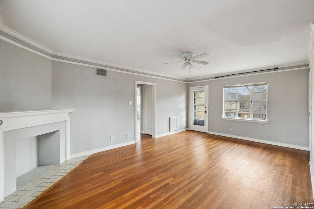 Photo of 515 E Olmos Dr 4 #4, Olmos Park, TX 78212 (MLS # 2018919)