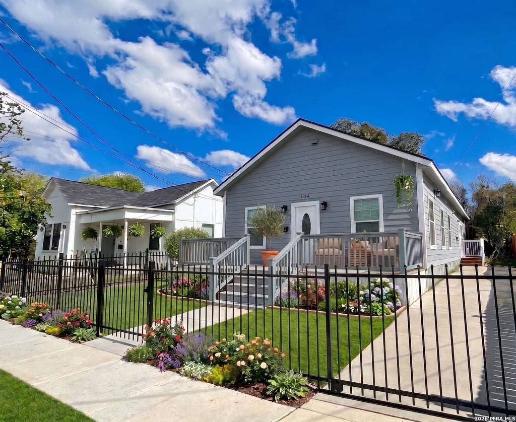 Photo of 404 S Olive, San Antonio, TX 78203 (MLS # 2024220)