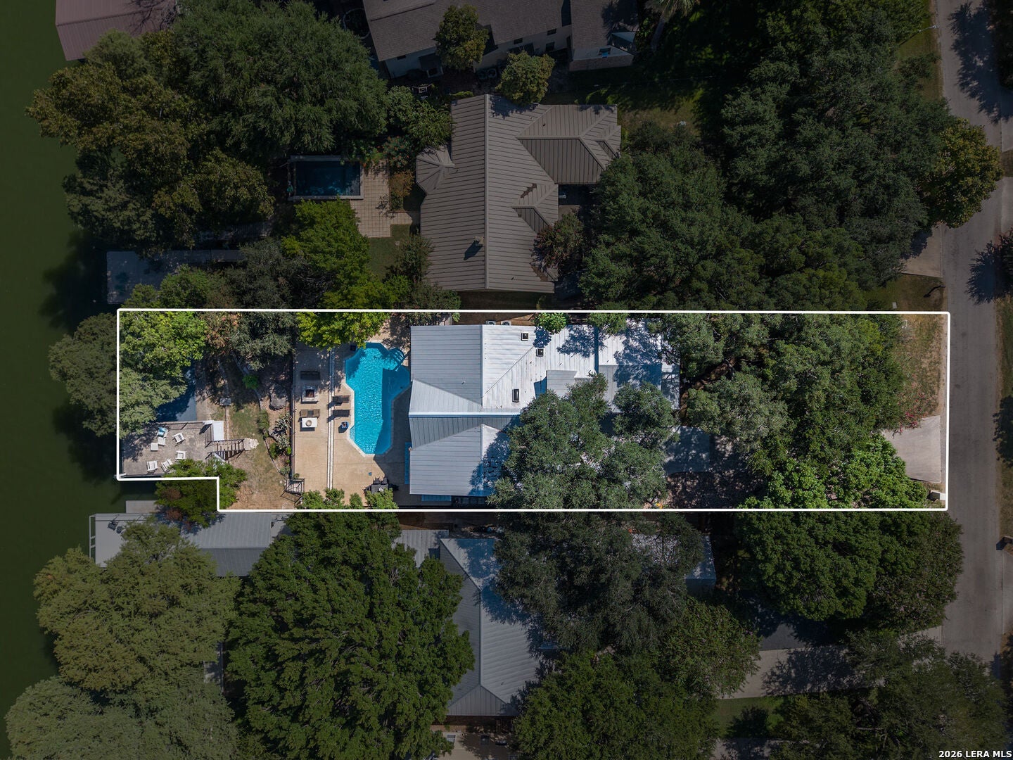 180 LAKE RIDGE DR