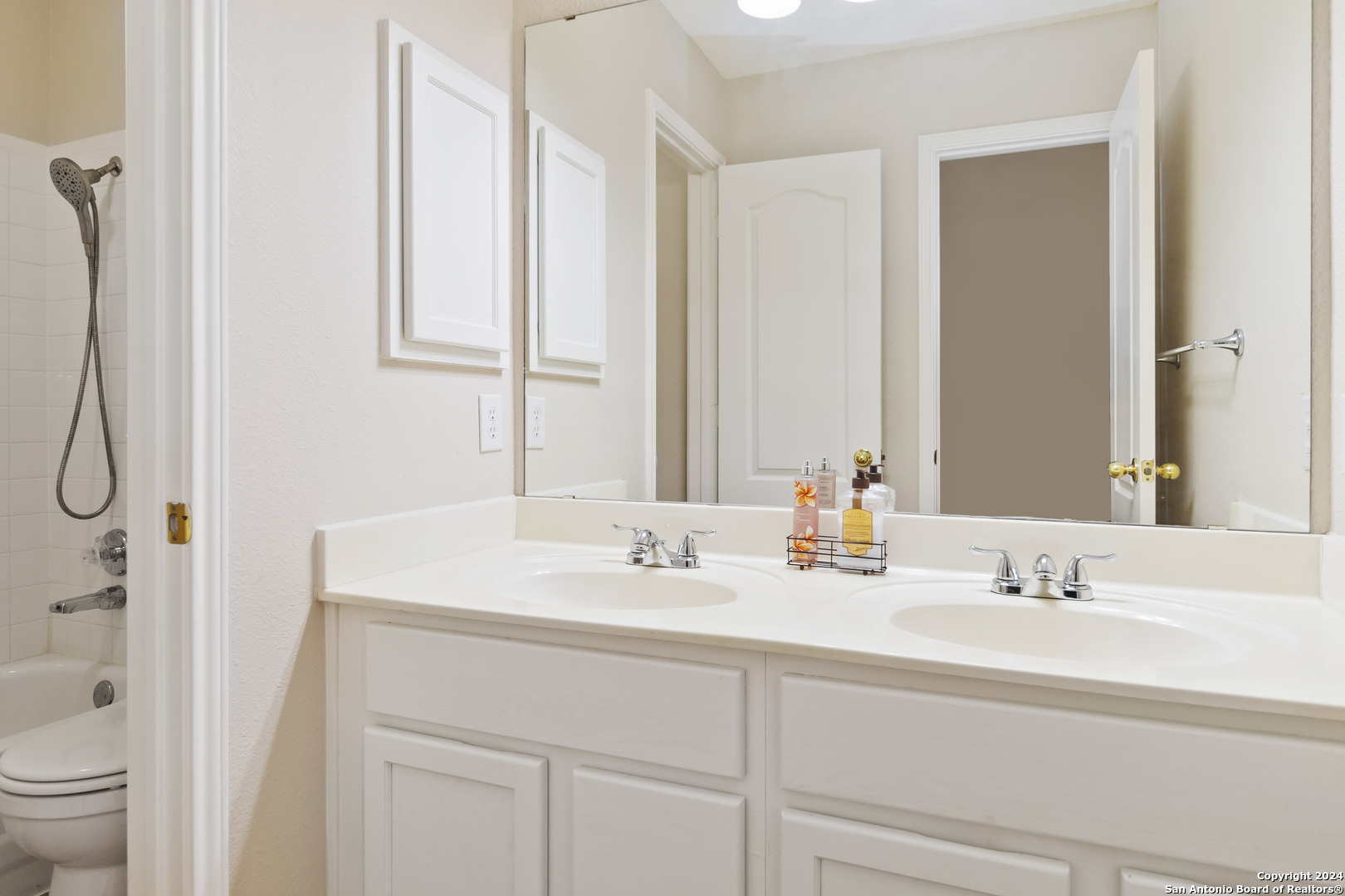 San Antonio, Texas 78247, United States, 3 Bedrooms Bedrooms, ,3 BathroomsBathrooms,Residential,Pending,46114