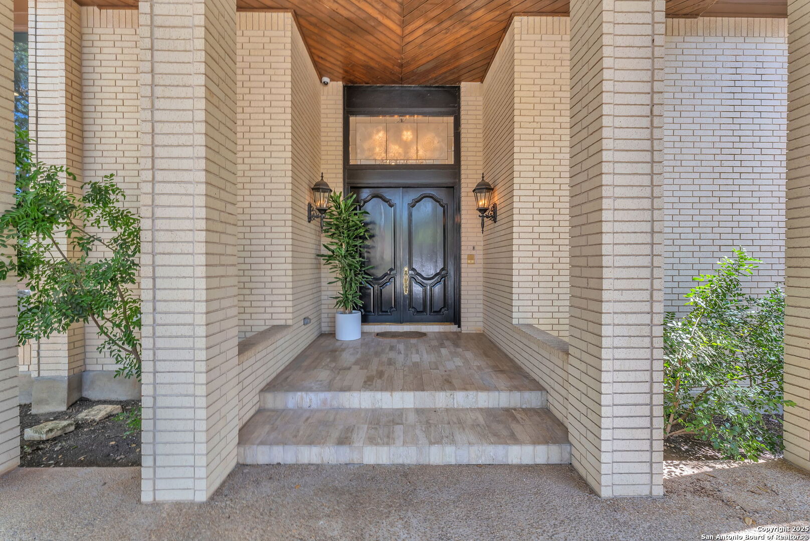 12514 Elm Manor