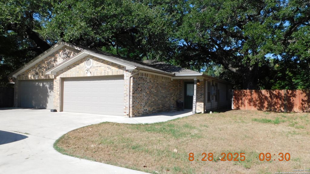 Photo of 1411 Martin, Pleasanton, TX 78064 (MLS # 1896467)