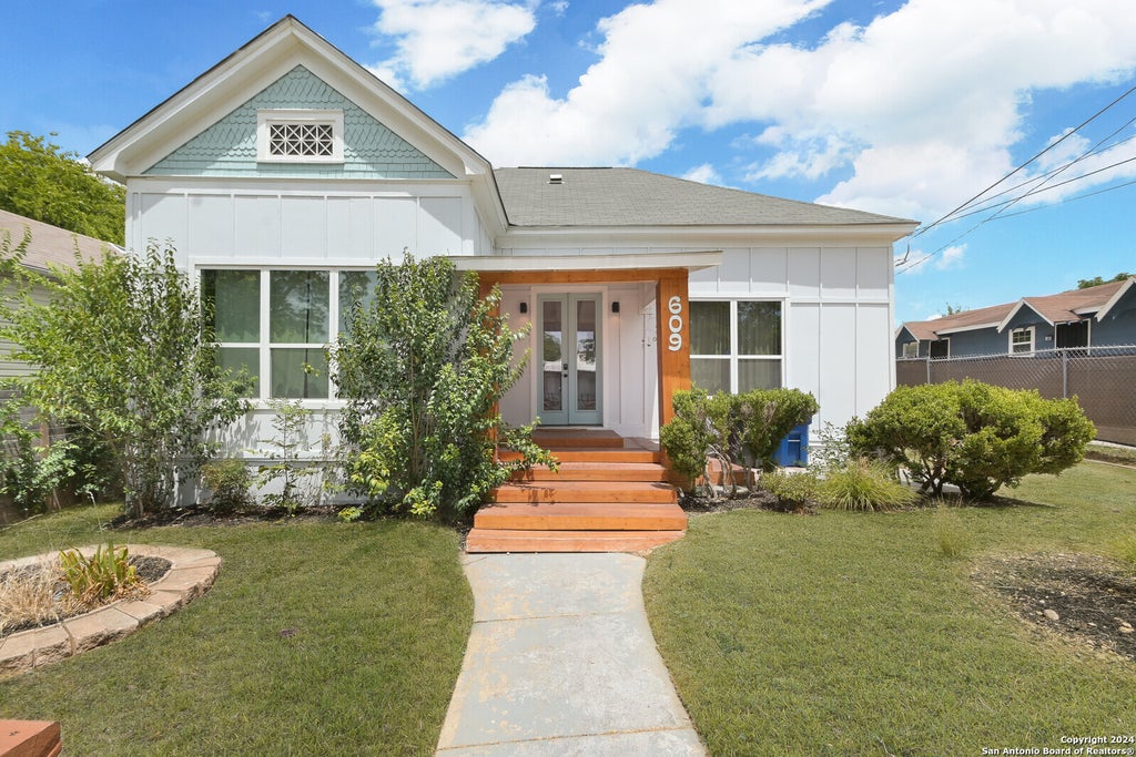 Photo of 609 DAKOTA ST, San Antonio, TX 78203 (MLS # 2007746)