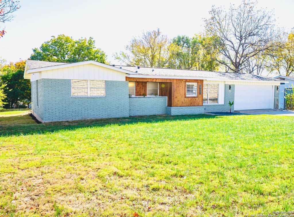 Photo of 4010 loop 410, San Antonio, TX 78229 (MLS # 1930345)