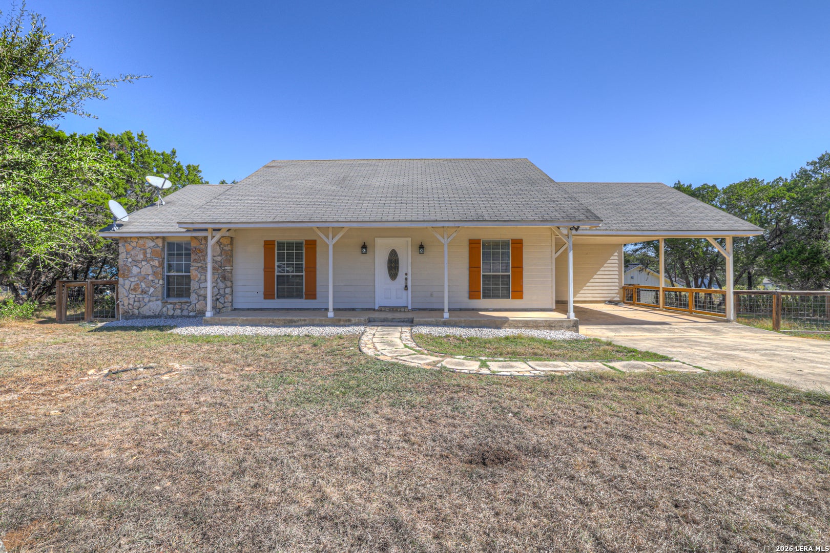 1140 BLUERIDGE DR