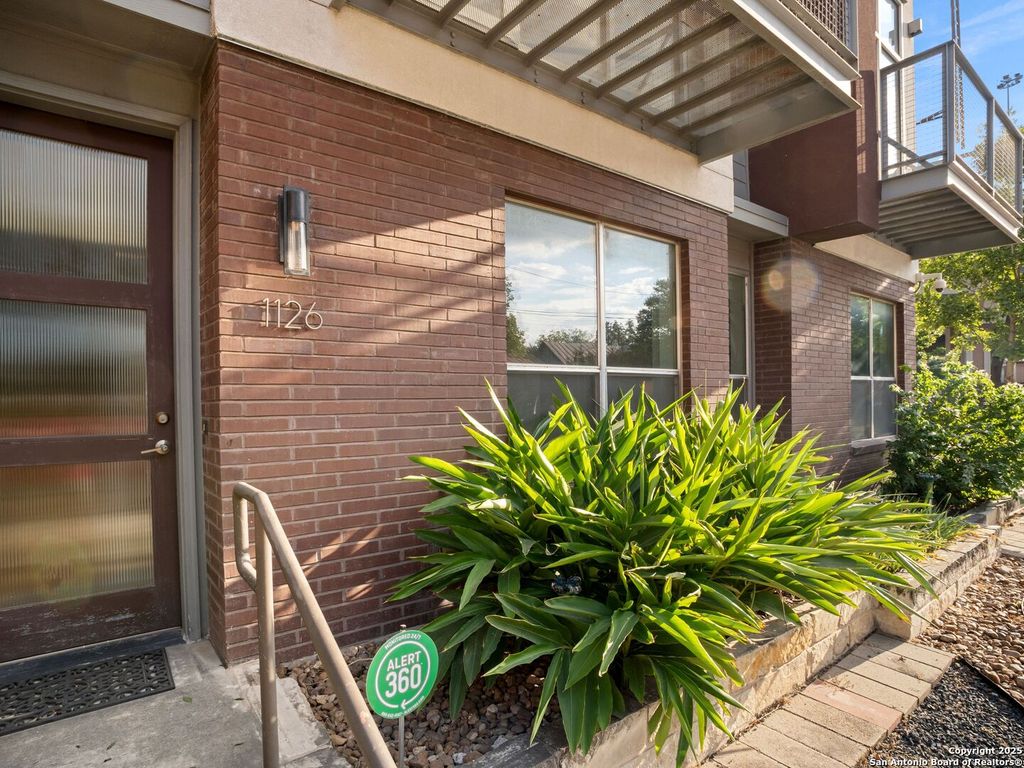 Photo of 1126 E quincy, San Antonio, TX 78212 (MLS # 1916782)