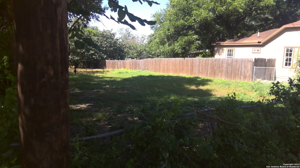Photo of 112 Del Valle Alley, San Antonio, TX 78207 (MLS # 1719659)