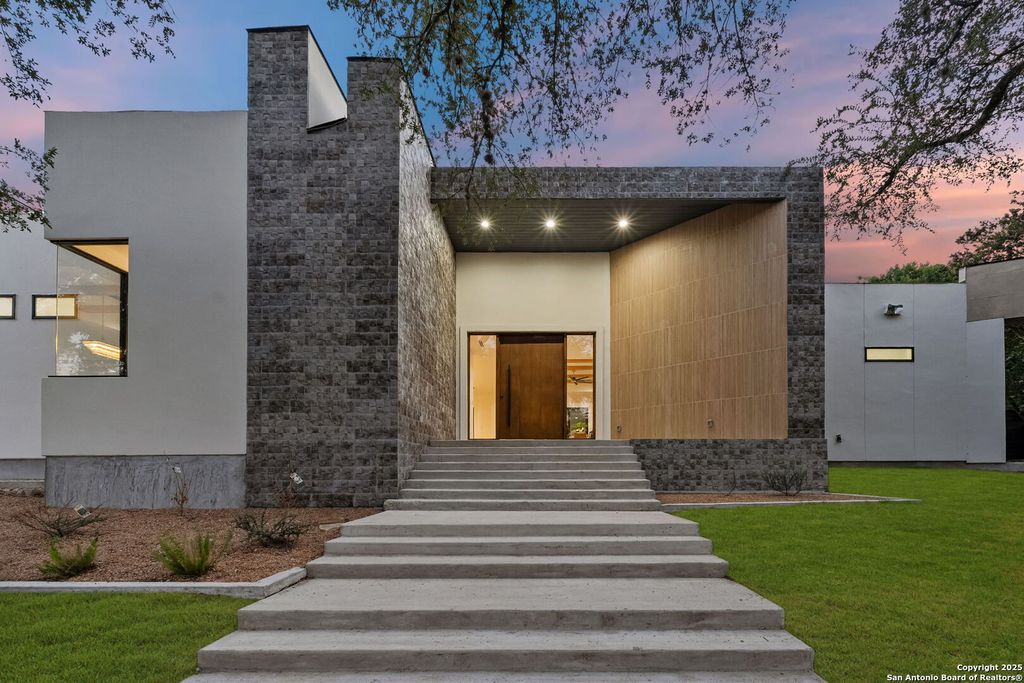 Photo of 718 RIDGEMONT AVE, Terrell Hills, TX 78209 (MLS # 1925949)