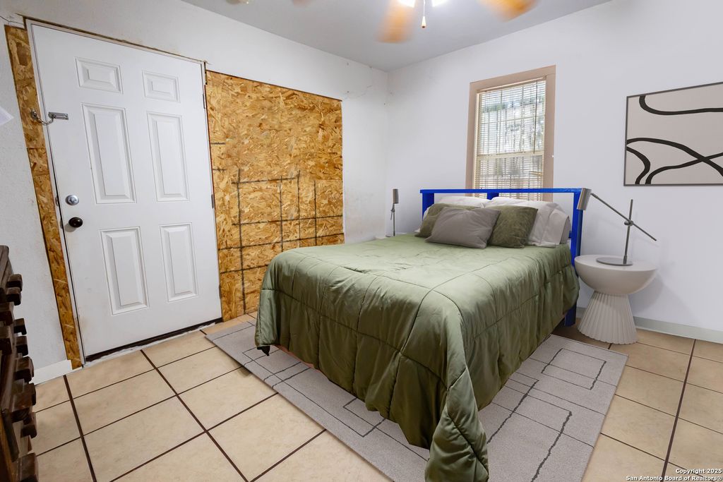 Photo of 2040 W Laurel, San Antonio, TX 78201 (MLS # 1898634)