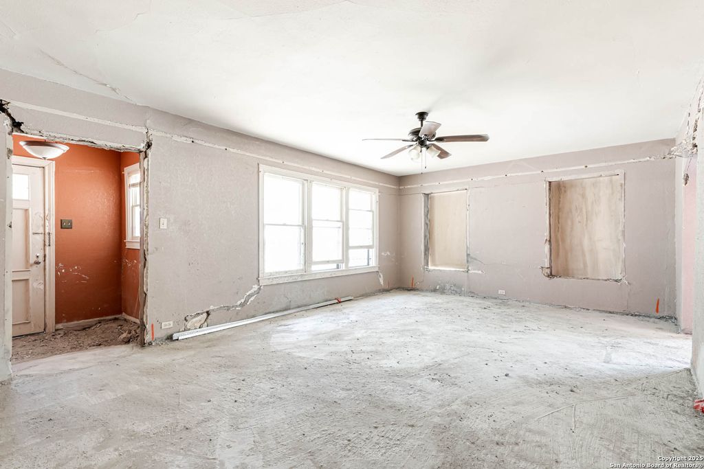 Photo of 1409 Kentucky, San Antonio, TX 78201 (MLS # 1889991)