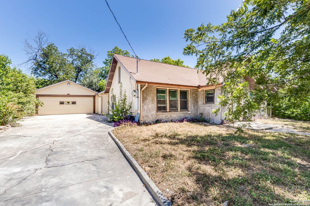 Photo of 1409 Kentucky, San Antonio, TX 78201 (MLS # 1889991)