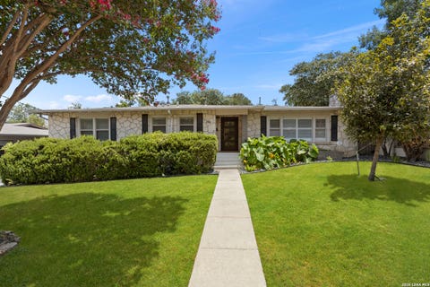 Property photo of 206 E Agarita Ave, San Antonio, TX 78212