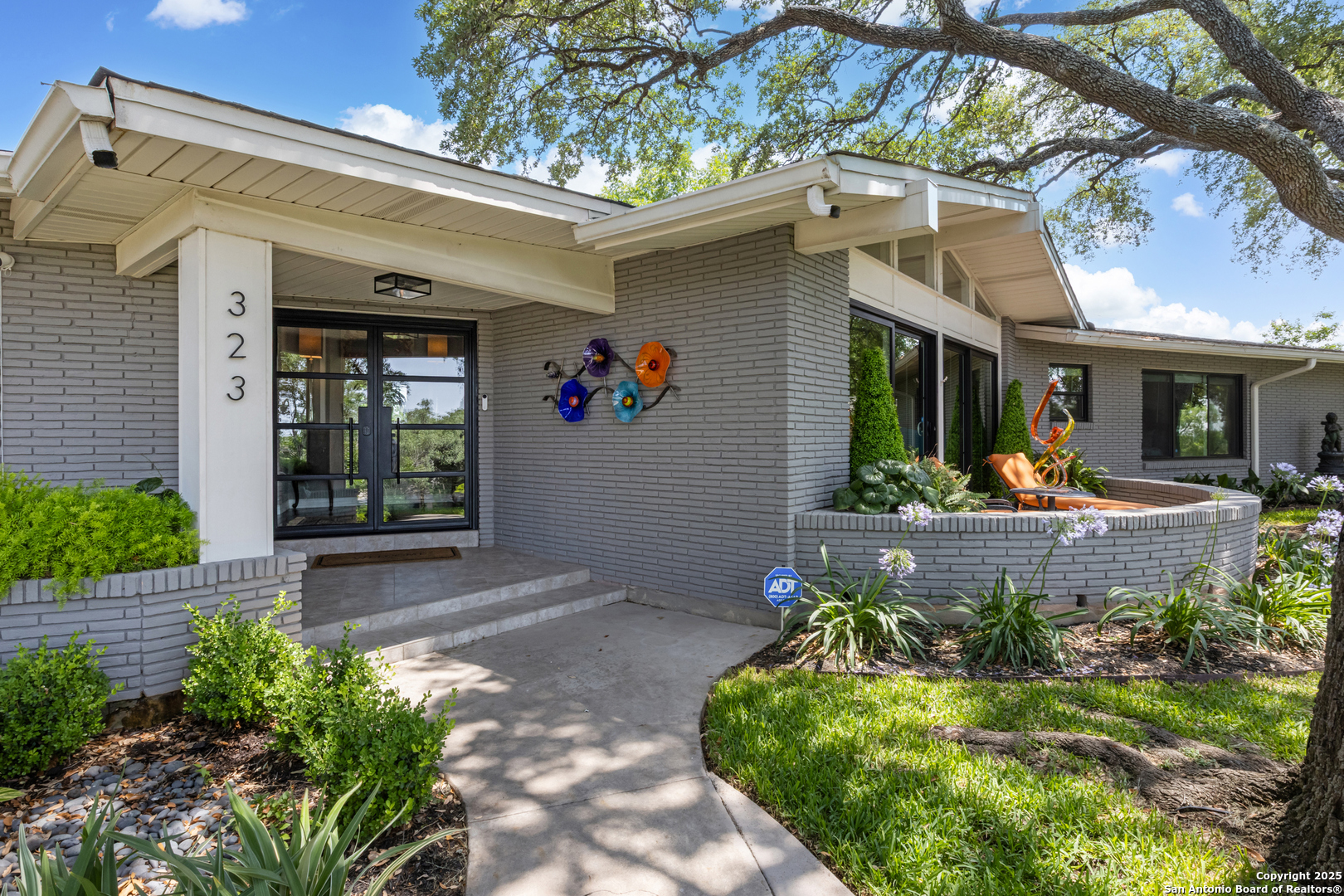 323 Lakeridge