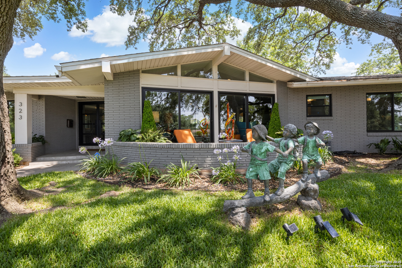 323 Lakeridge