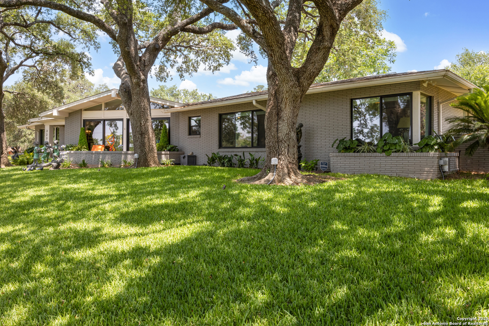 323 Lakeridge
