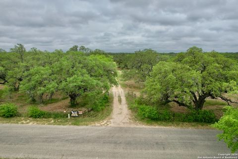 177.9 AC CR 7711 Devine TX 78016