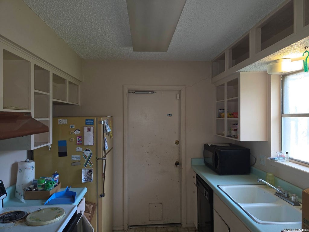 Photo of 5602 CHARLIE CHAN DR, San Antonio, TX 78240 (MLS # 2017603)