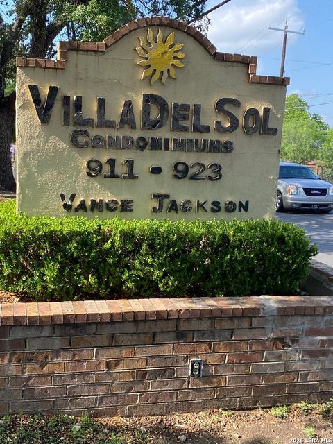 Photo of 911 Vance Jackson S #S, San Antonio, TX 78201 (MLS # 1963456)