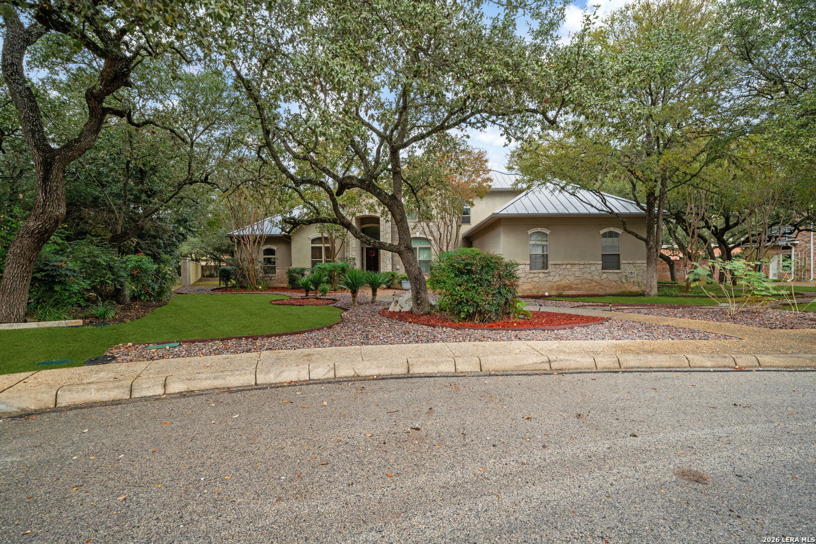 31 Royal Waters Dr